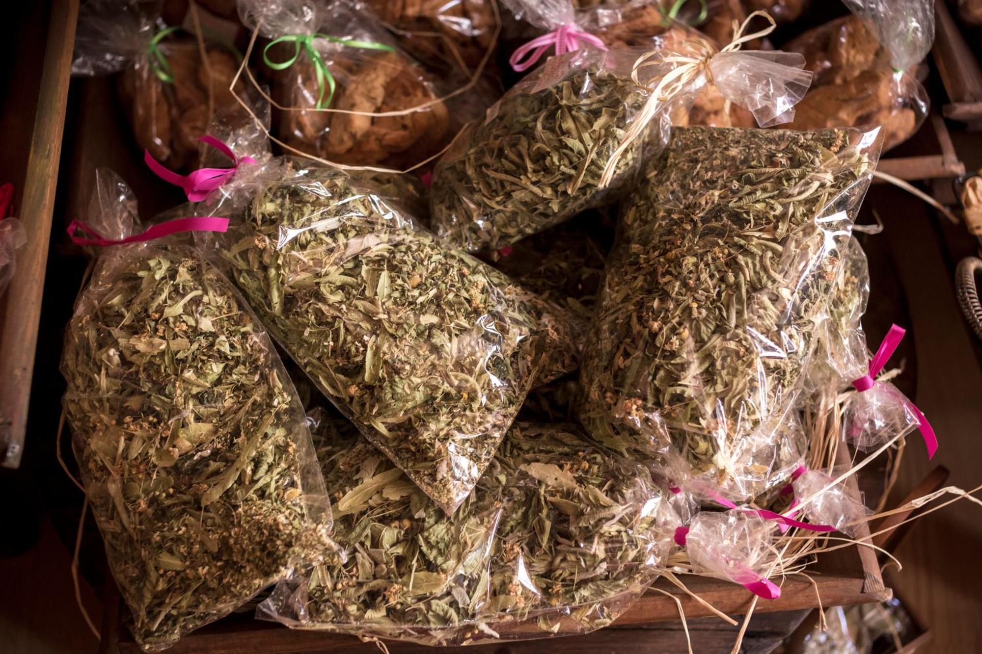 安格拉缇玛酒店 利昂尼迪翁 外观 照片